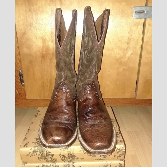 ariat turnback boots